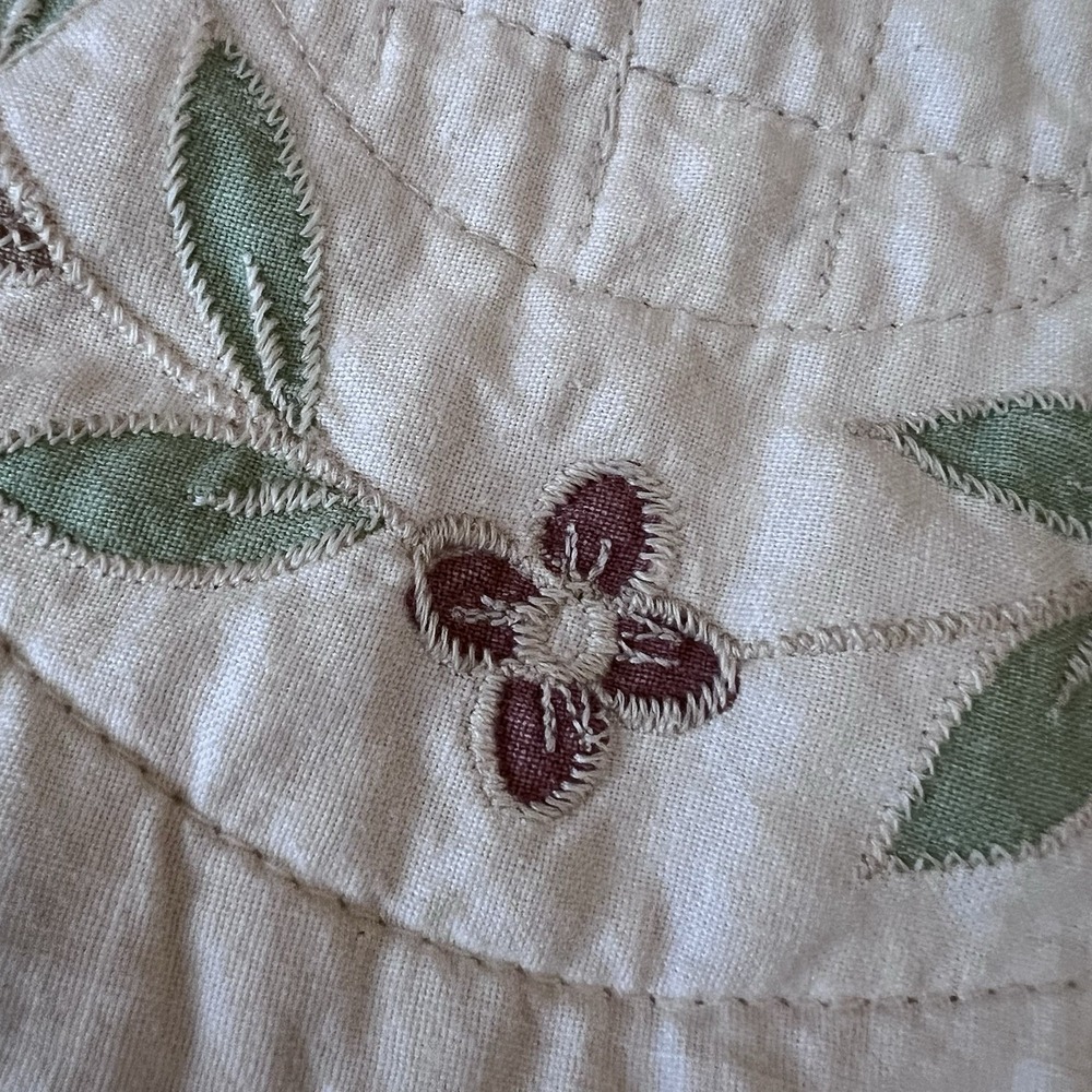 Vintage Quilt Embroidery Botanical Lace Flowers 81"x83" Set With 3 Pillow Covers - Picture 10 of 16
